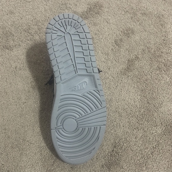 Gray and white air Jordan 1s - Picture 4 of 4